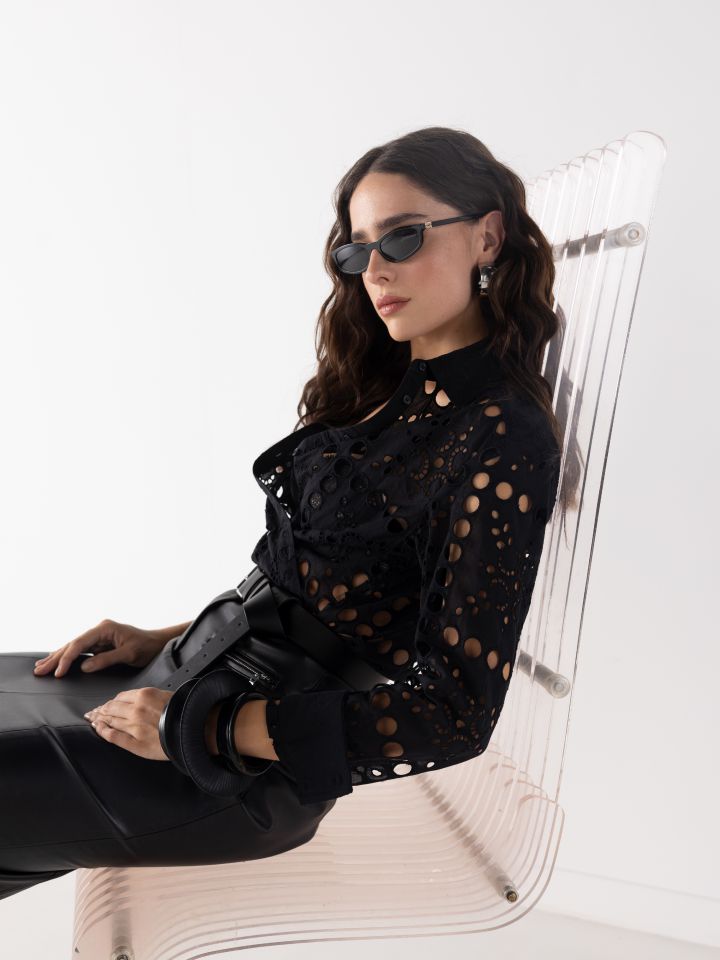 חולצה קרושה בצבע שחור