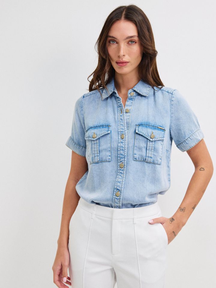 חולצה גינס כיסים בצבע ג’ינס בהיר