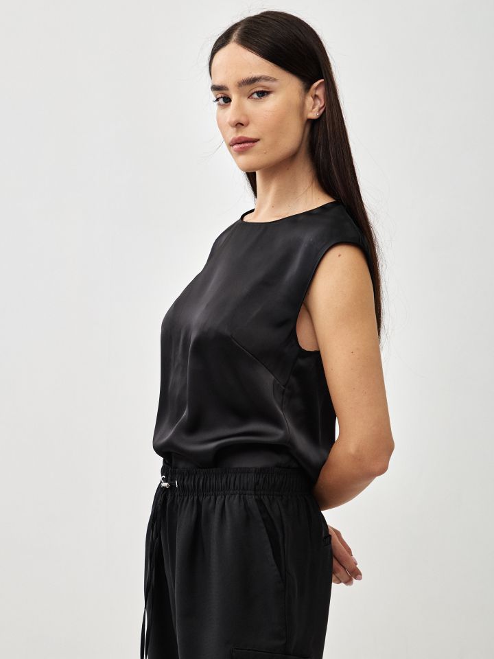 חולצה סטן PROMO PARIS בצבע שחור