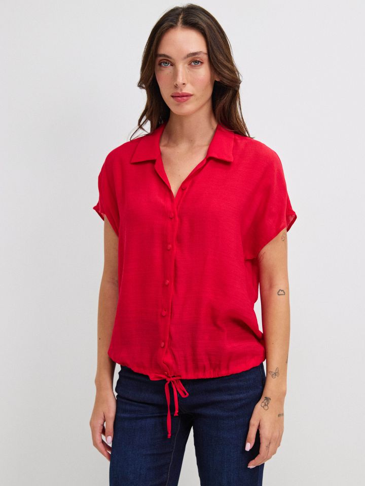חולצה צוארון קשירה במותן PROMO בצבע אדום