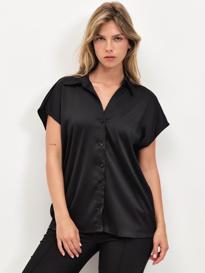 חולצה צוארון מכופתרת PROMO בצבע שחור