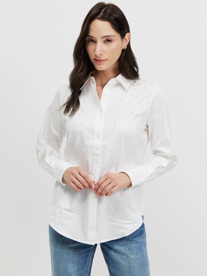 חולצה מכופתרת דמוי פנינים בצבע לבן