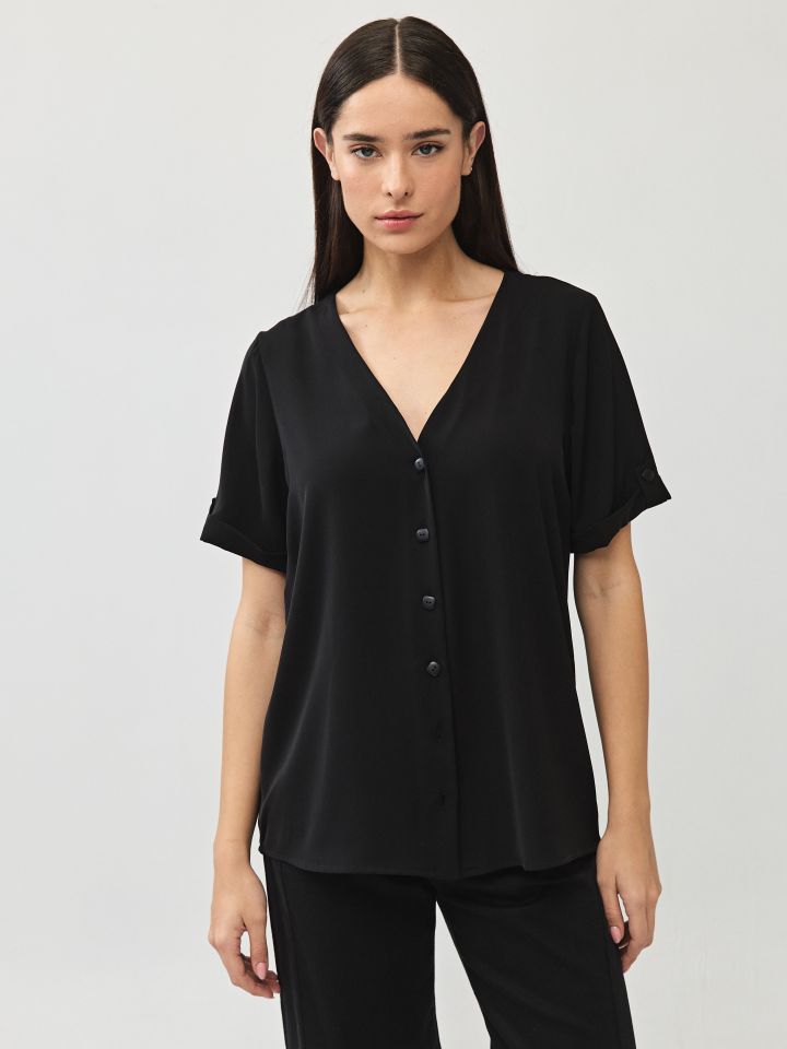 חולצה V כפתורים PROMO בצבע שחור