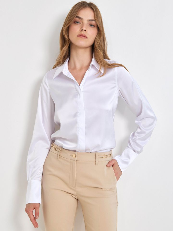 חולצה סטן מכופתרת  PROMO בצבע לבן