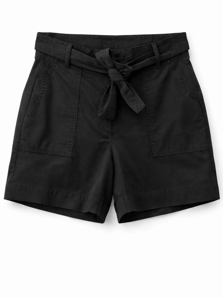 מכנסיים קצרים חגורה בצבע שחור