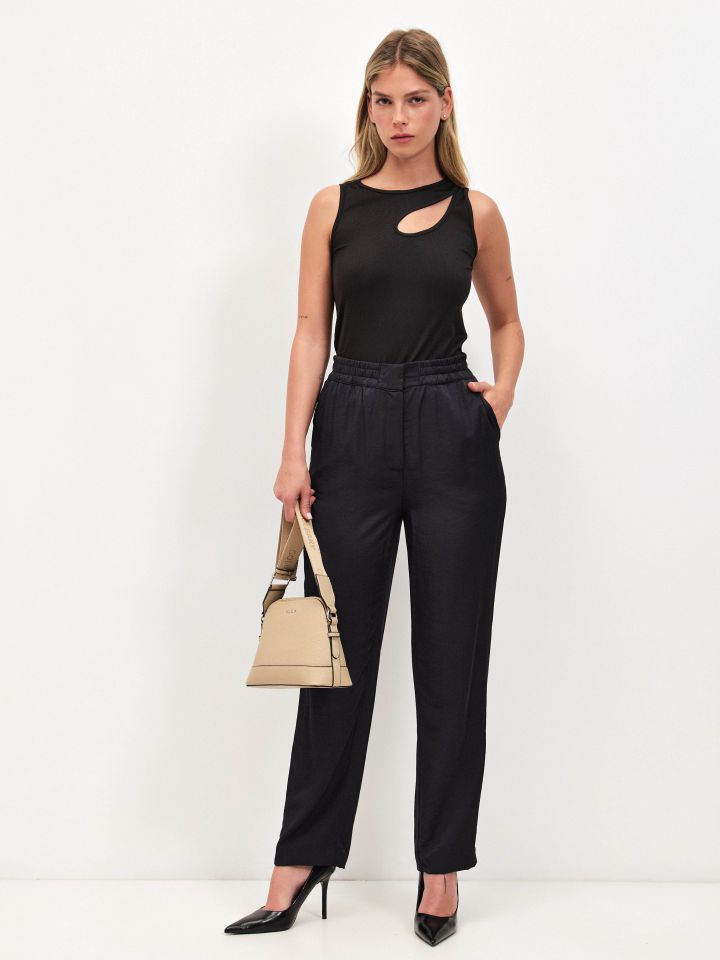 מכנסיים גומי בגב בצבע שחור