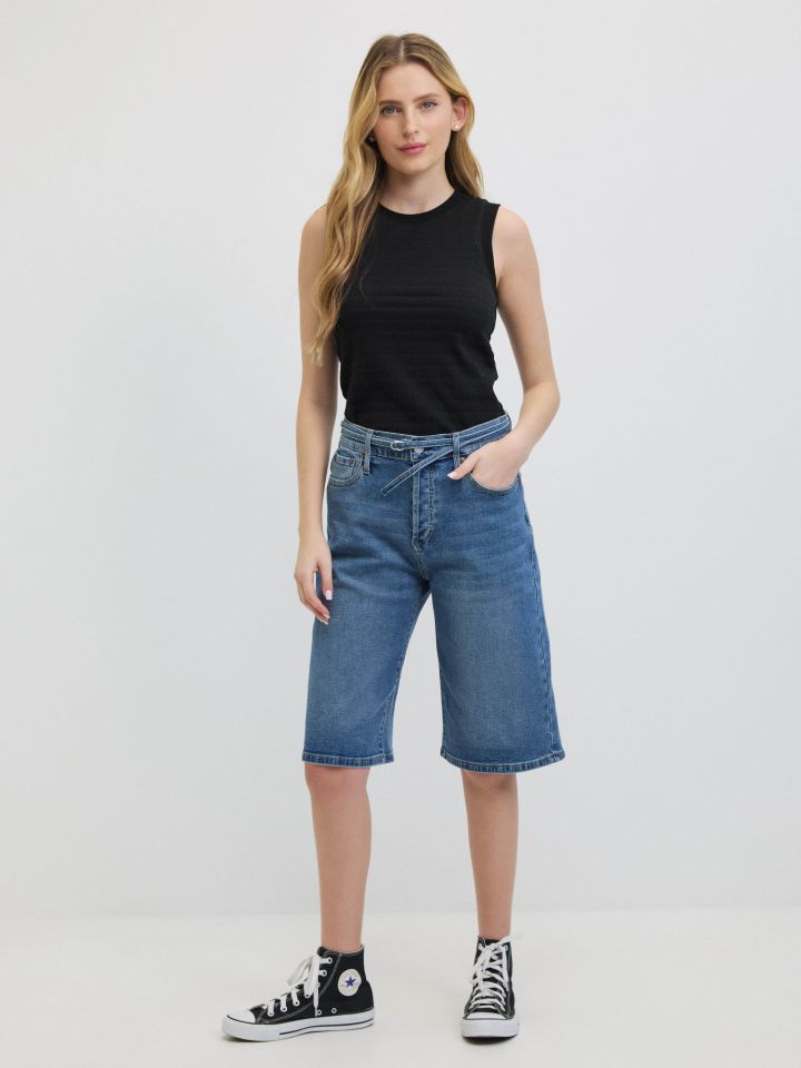 מכנסיים ג’ינס ברך חגורה בצבע ג’ינס