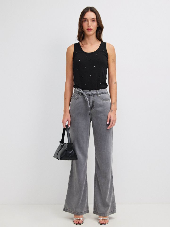 מכנסיים ג’ינס חגורה בצבע ג’ינס אפור