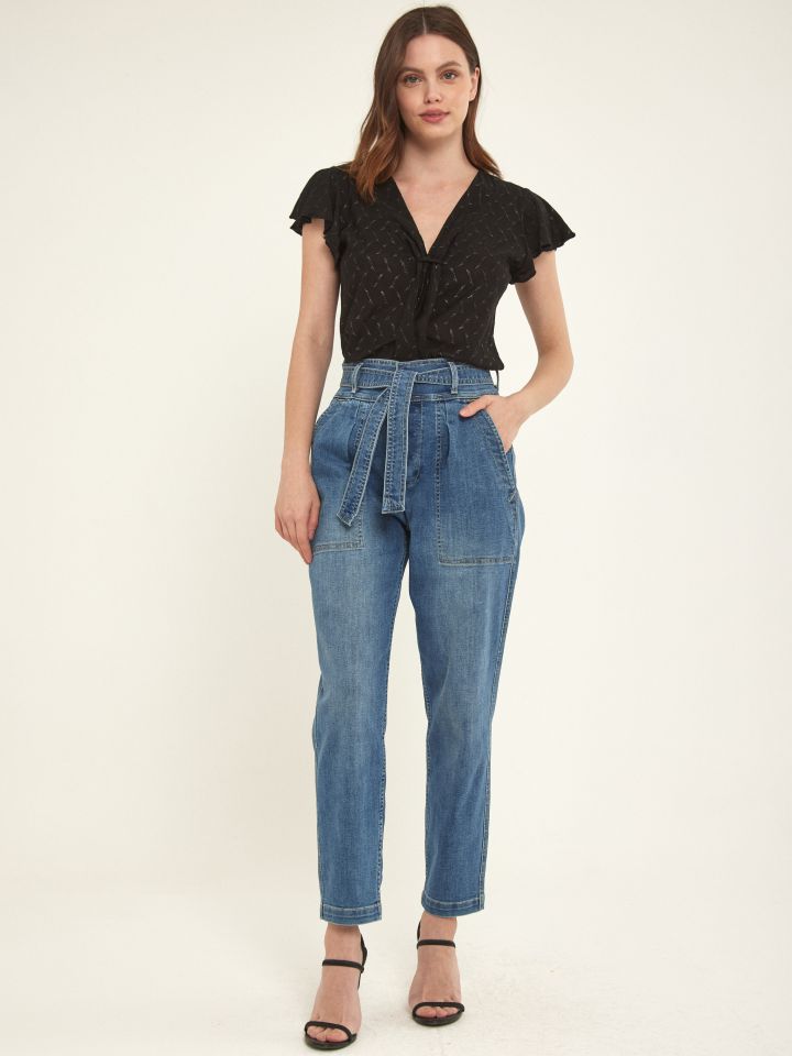 מכנסיים ג’ינס + חגורה בצבע ג’ינס