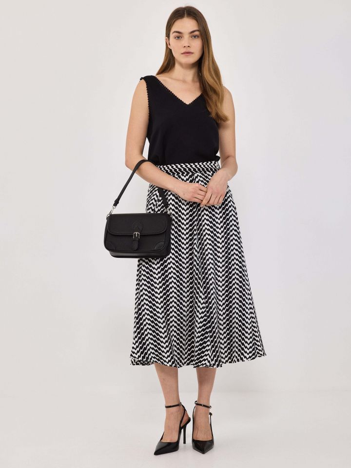 חצאית דפוס חיתוכים בצבע שחור/לבן