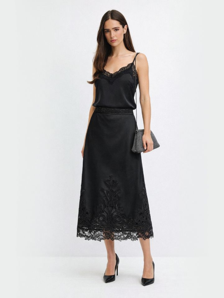 חצאית קרושה בצבע שחור