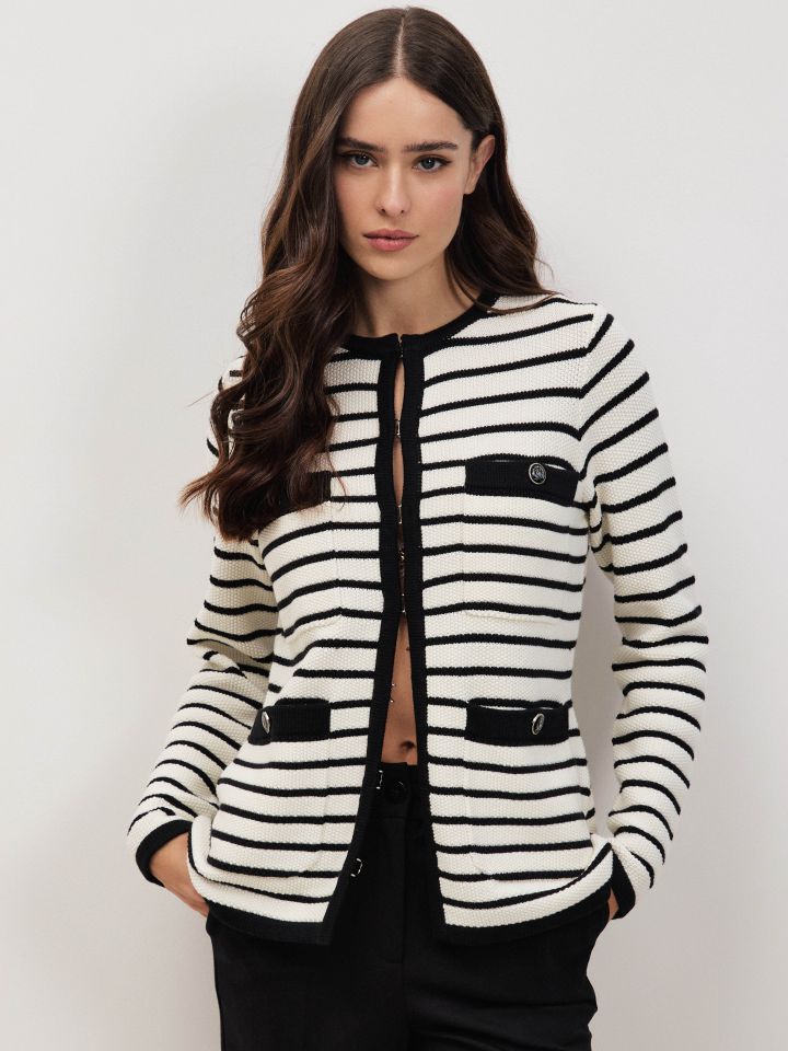 עליונית סריג פסים בצבע שחור/אופוויט