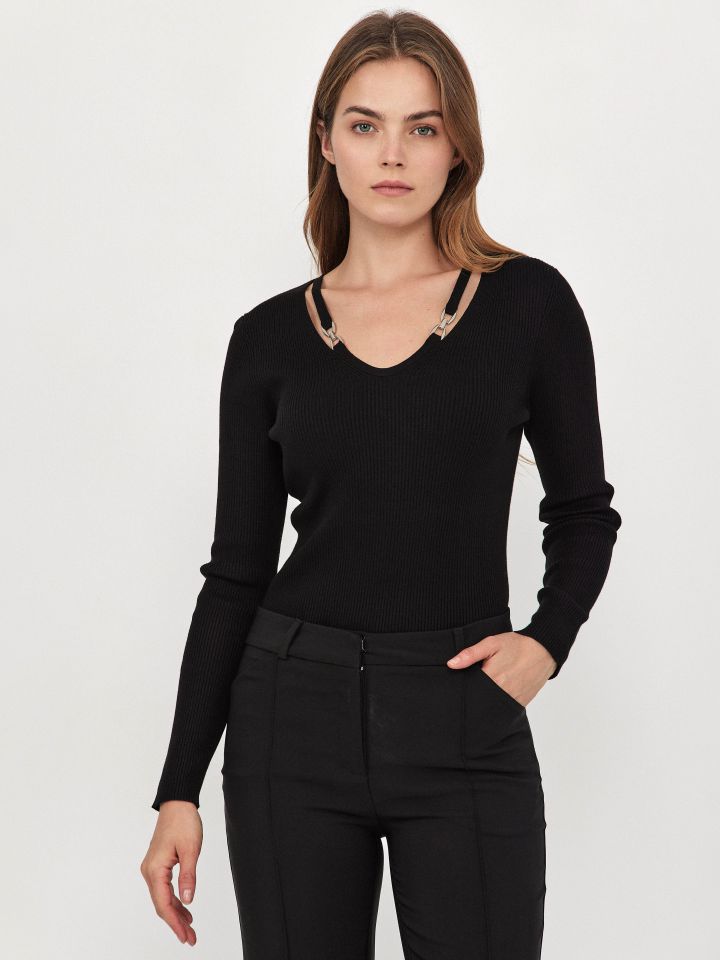 סריג V זוג אבזמים PROMO בצבע שחור