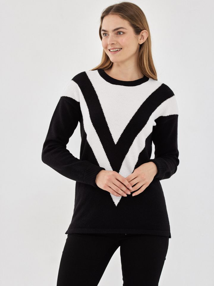 סריג שילובים  V בצבע שחור