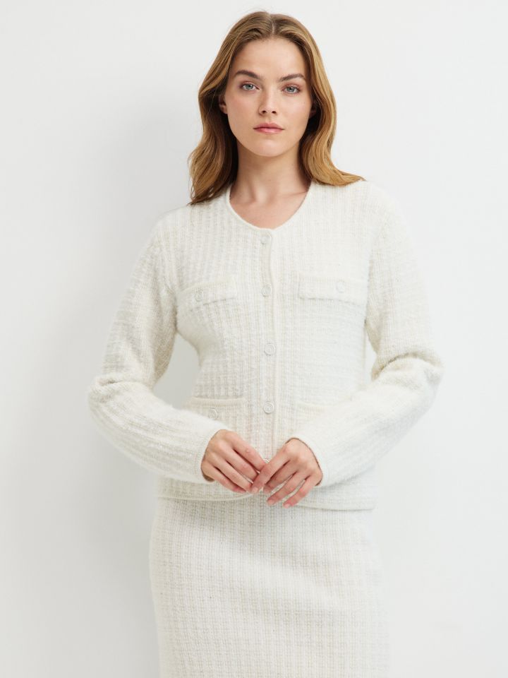 עליונית סריג פייטים בצבע אופוויט