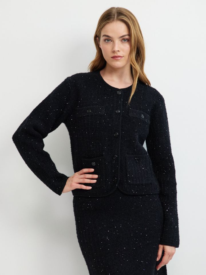 עליונית סריג פייטים בצבע שחור