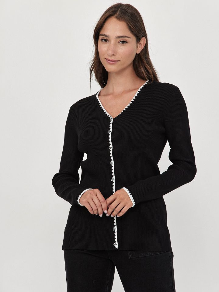 קרדיגן סריג שילוב ריקמה קרושה בצבע שחור