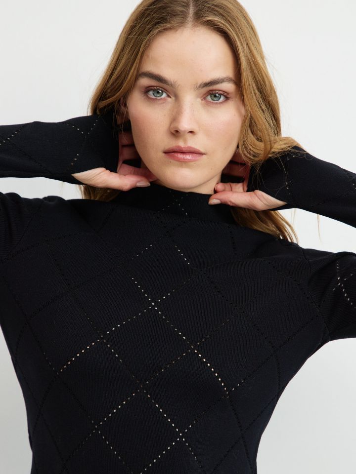 סריג מעויניים בצבע שחור