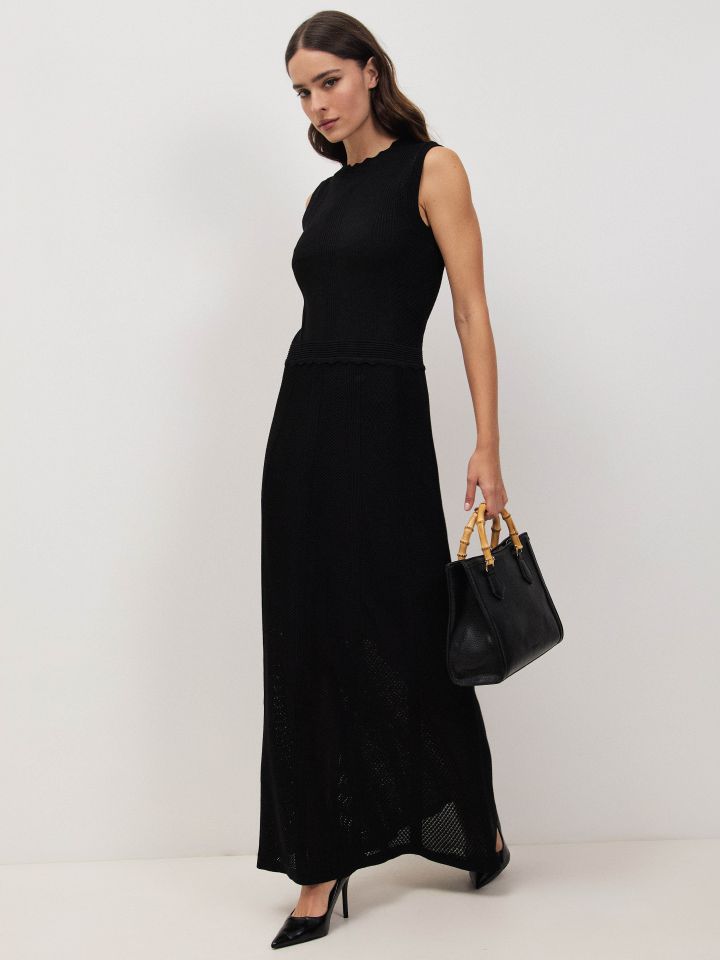 שמלה סריג ללא שרוול בצבע שחור