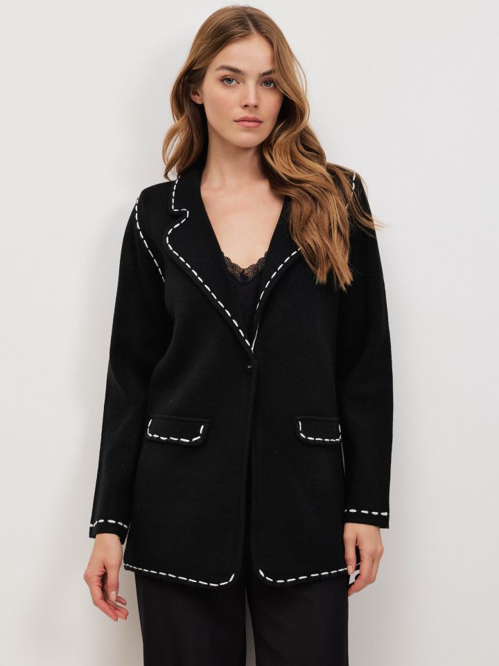 עליונית סריג תיפורים בצבע שחור