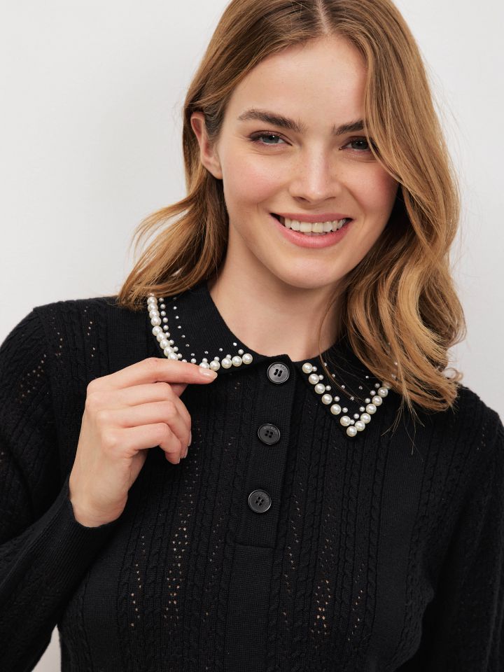 סריג צוארון דמוי פנינים בצבע שחור