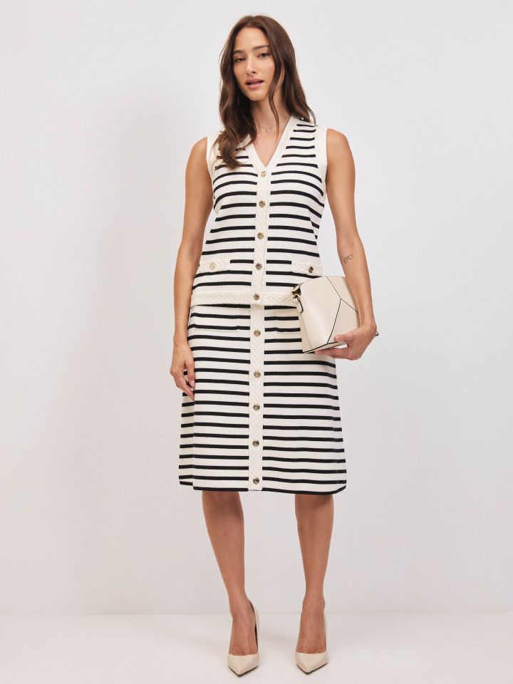 חצאית סריג פסים וכפתורים בצבע אופוויט