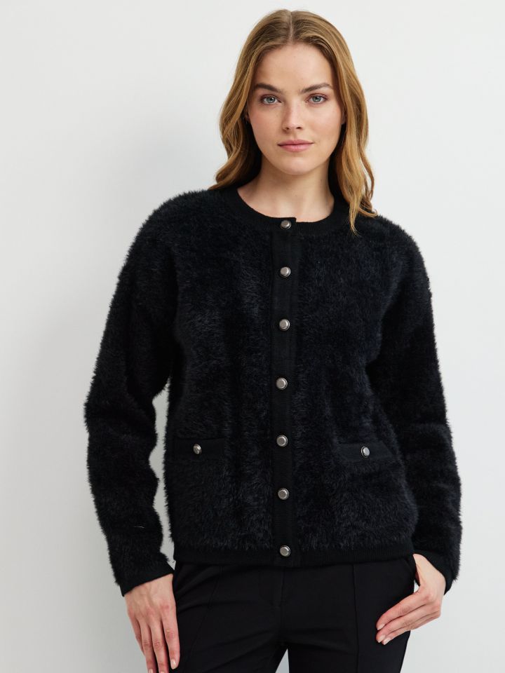 עליונית סריג כיסים וכפתורים בצבע שחור