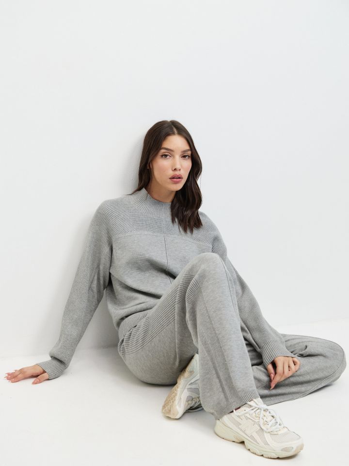 חליפת סריג שילוב ריבים בצבע אפור מלאנז בינוני