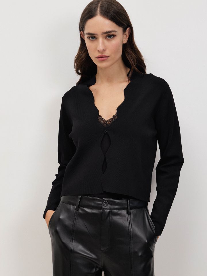 סריג עליונית פתח גלים בצבע שחור