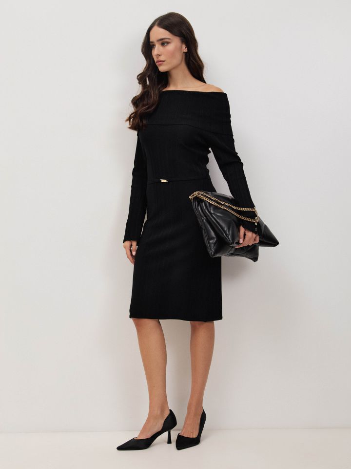 שמלה סריג וולן חגורה בצבע שחור