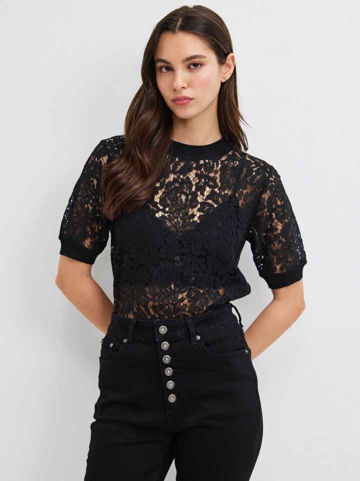 סריג פרונט קרושה בצבע שחור