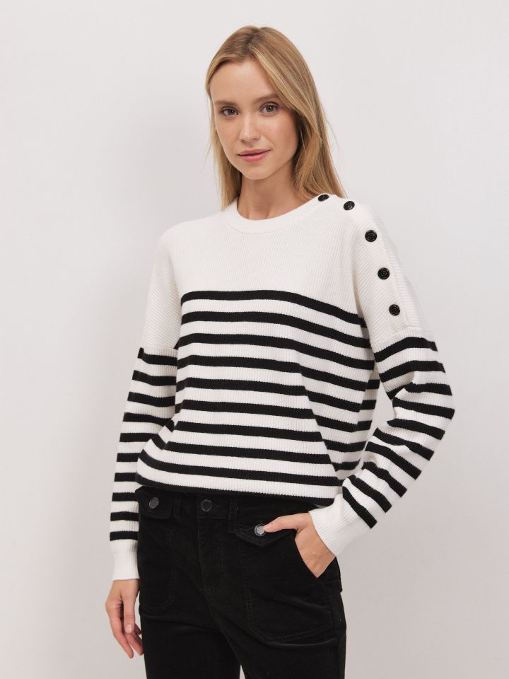 סריג פסים כפתורים בכתף בצבע שחור/אופוויט