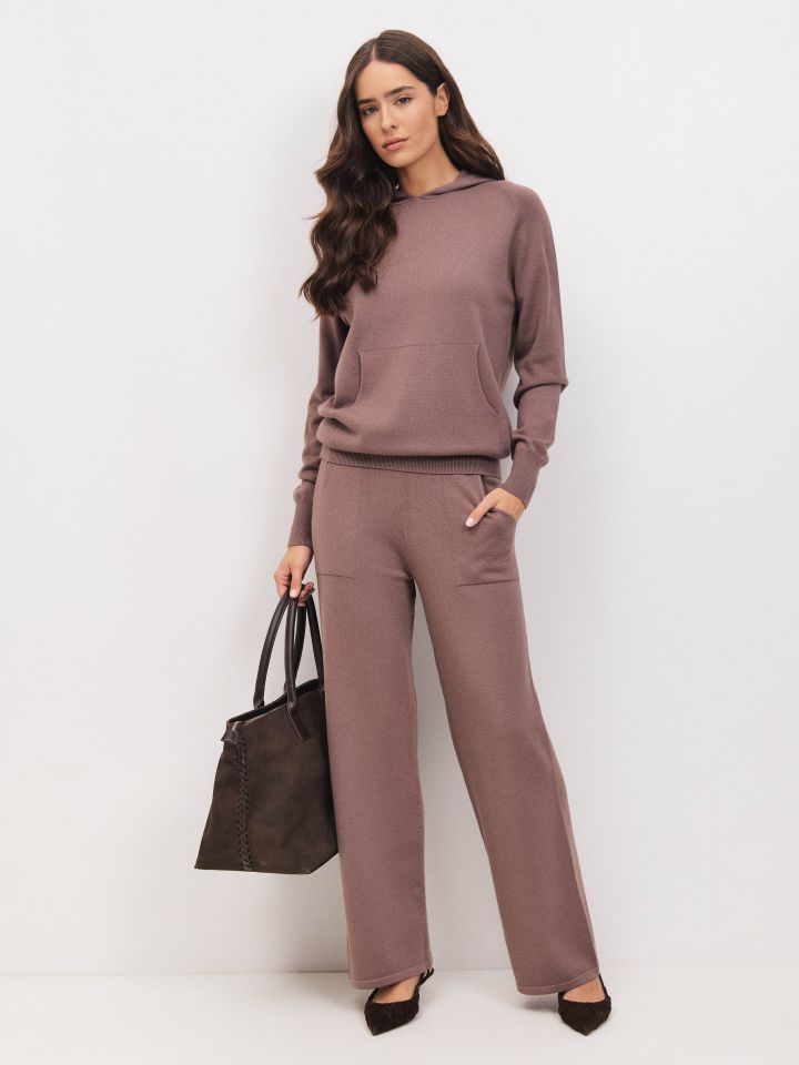 חליפת סריג קפוצ’ון בצבע מוקה