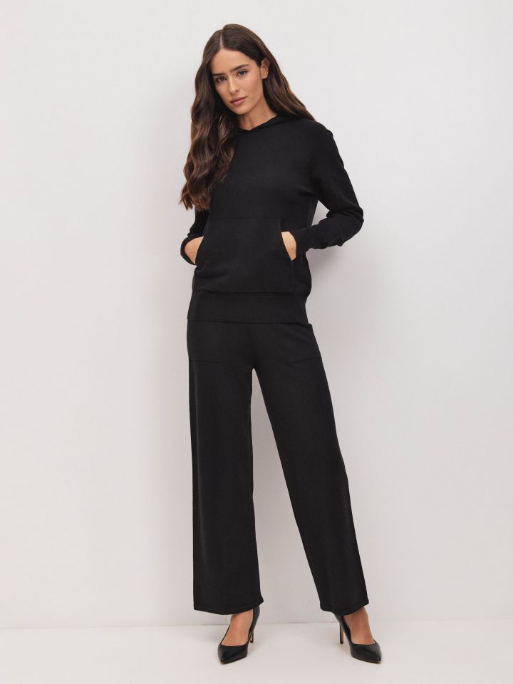 חליפת סריג קפוצ’ון בצבע שחור