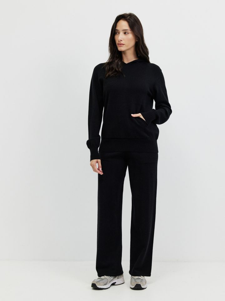 חליפת סריג קפוצ’ון בצבע שחור