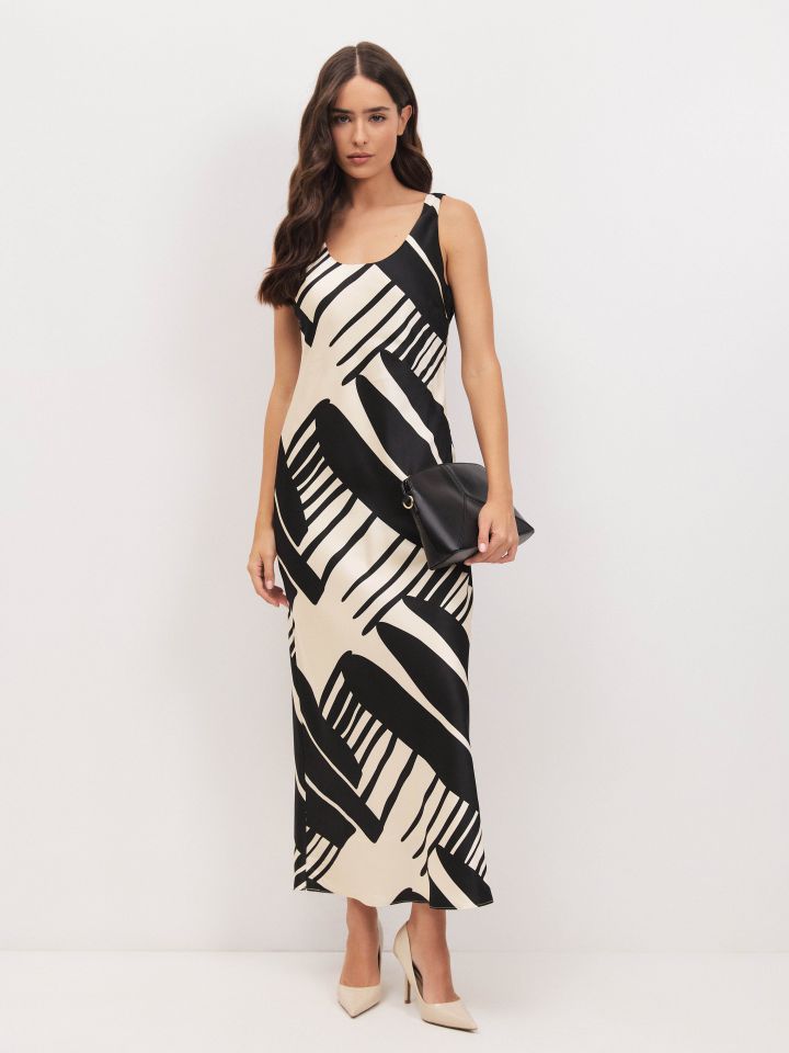 שמלה דפוס B&W בצבע שחור