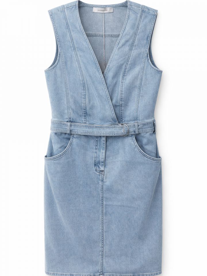 שמלה ג’ינס ללא שרוול בצבע ג’ינס בהיר