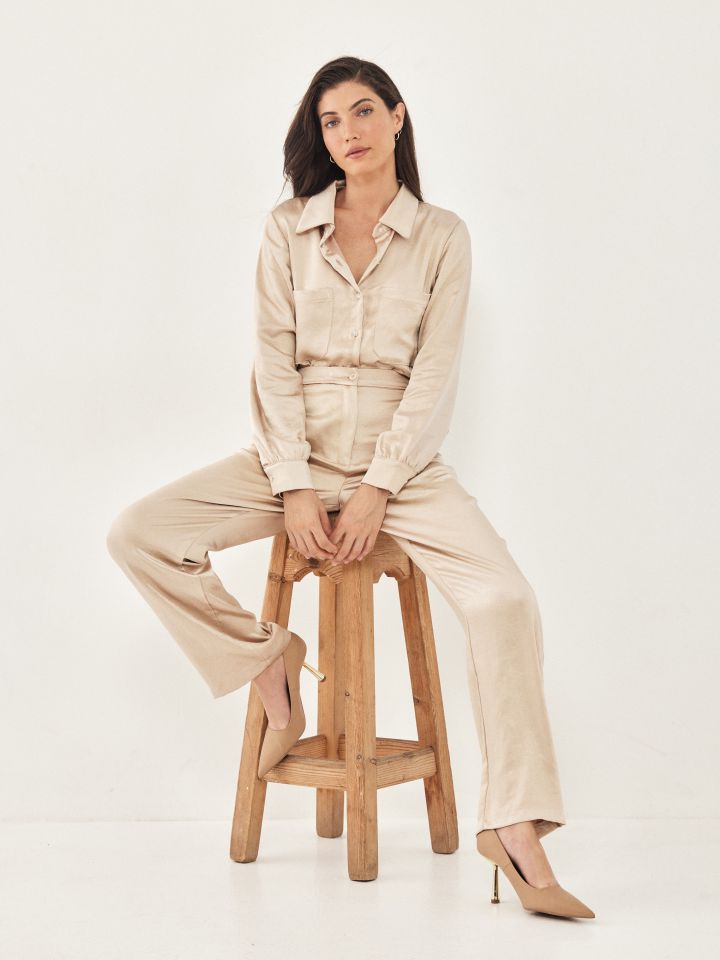 חליפת סטן מכופתרת בצבע זהב