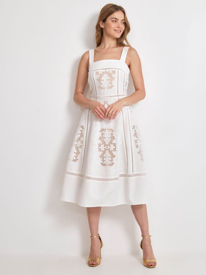 שמלה תחרה KONTENTO בצבע אופוויט