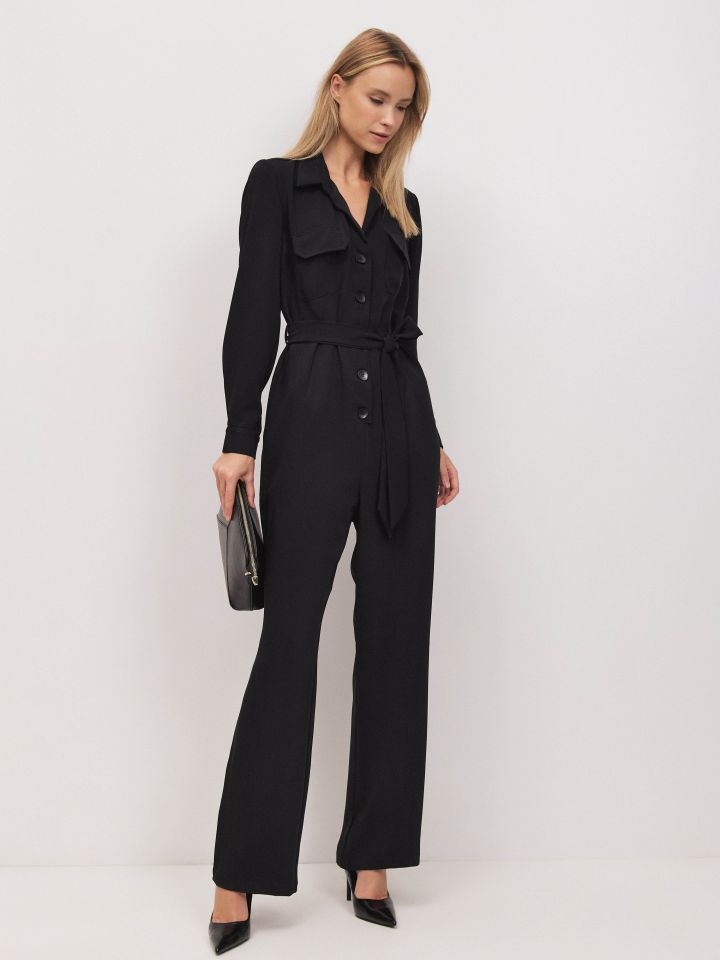 אוברול צוארון כפתורים בצבע שחור