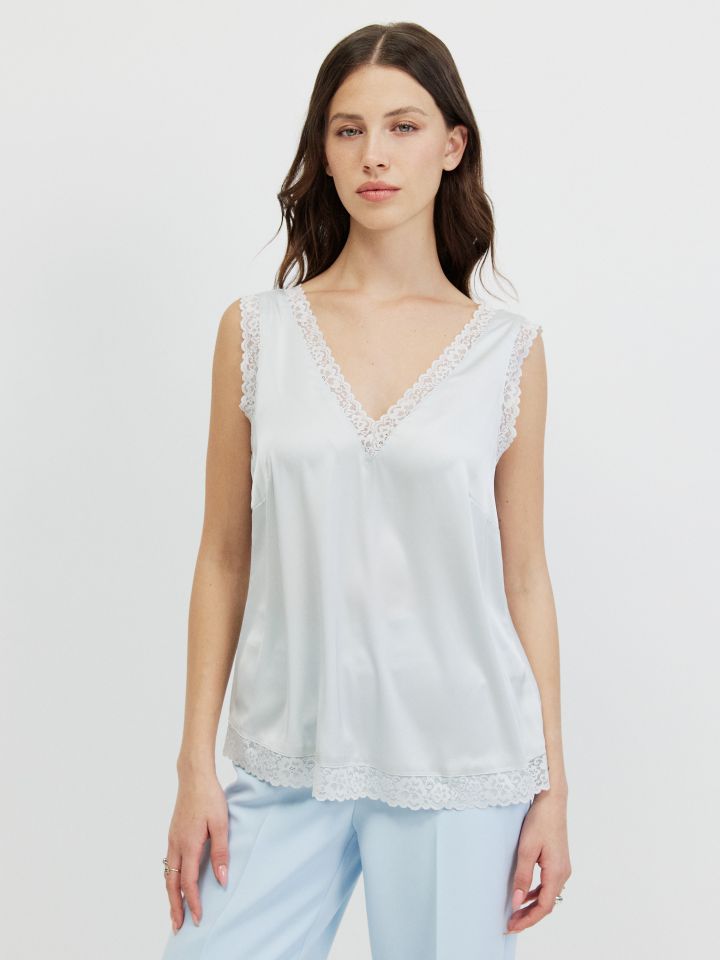 גופיה V סטן תחרה PROMO בצבע אפור כסף