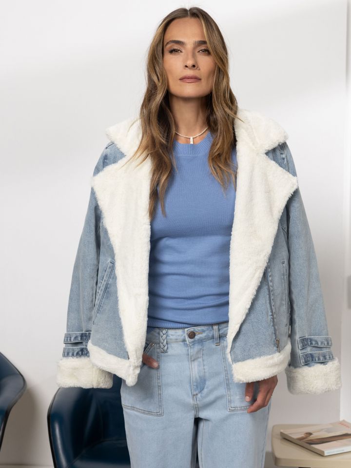 מעיל ג’ינס דמוי פרווה PROMO בצבע ג’ינס בהיר