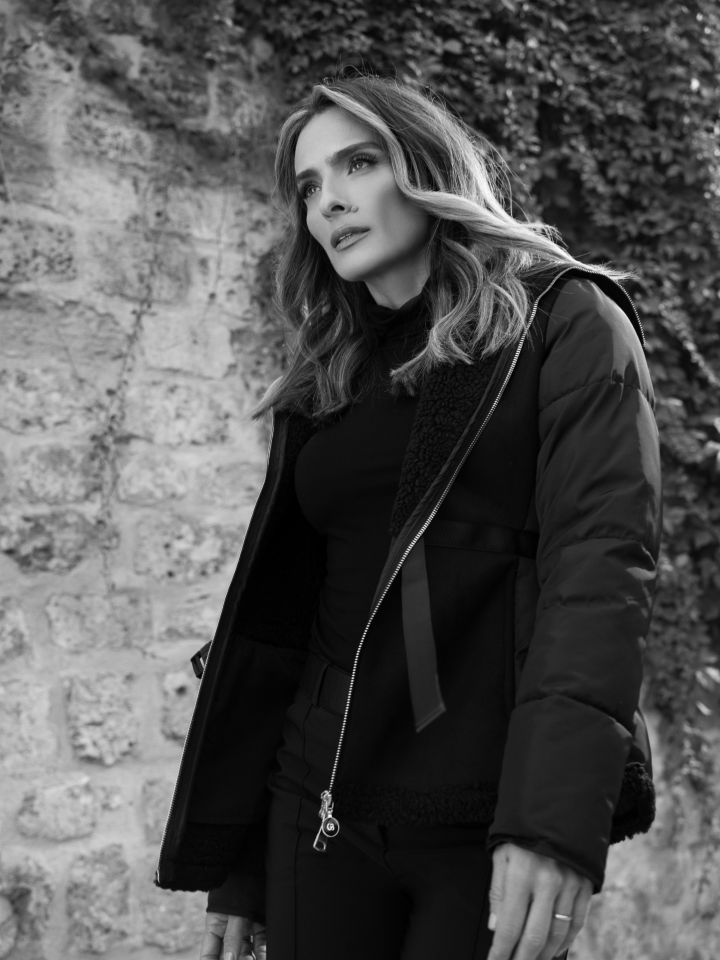 מעיל חגורה שילוב דמוי זמש בצבע שחור