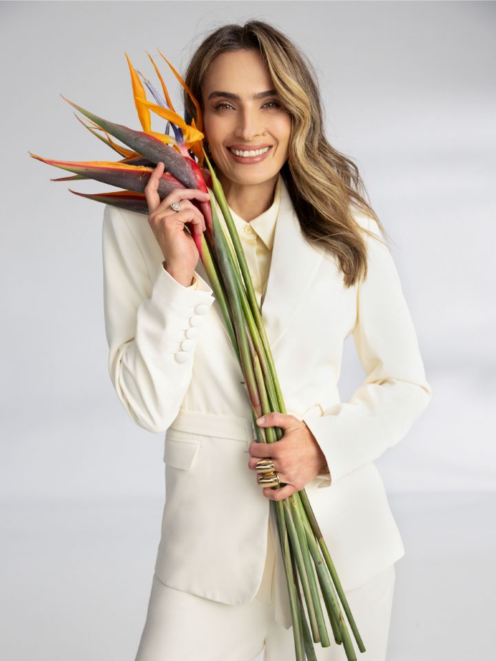 ג’קט חגורה סטן בצבע שמנת