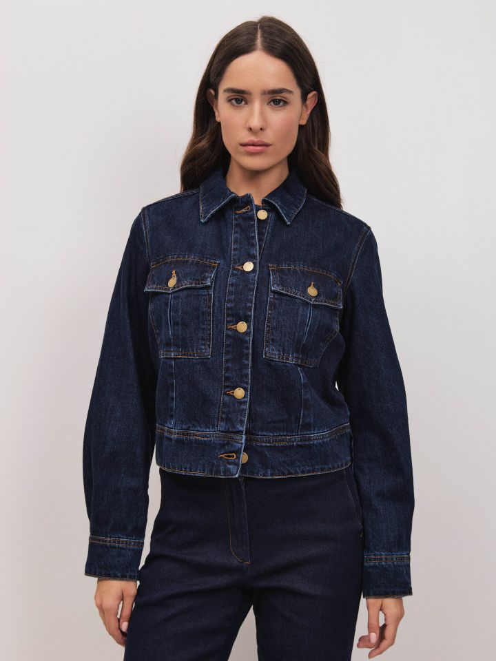 ג’קט ג’ינס קצר בצבע ג’ינס כהה