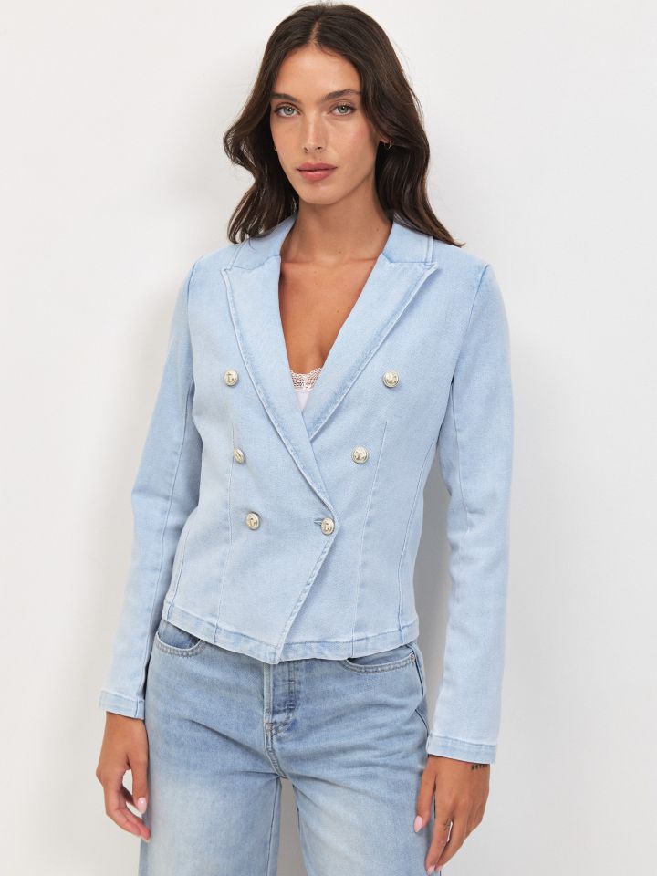 ג’קט ג’ינס כפתורים בצבע ג’ינס בהיר