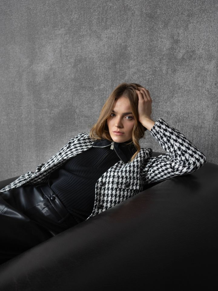 ג’קט פפיתה כפתורים בצבע פפיטה