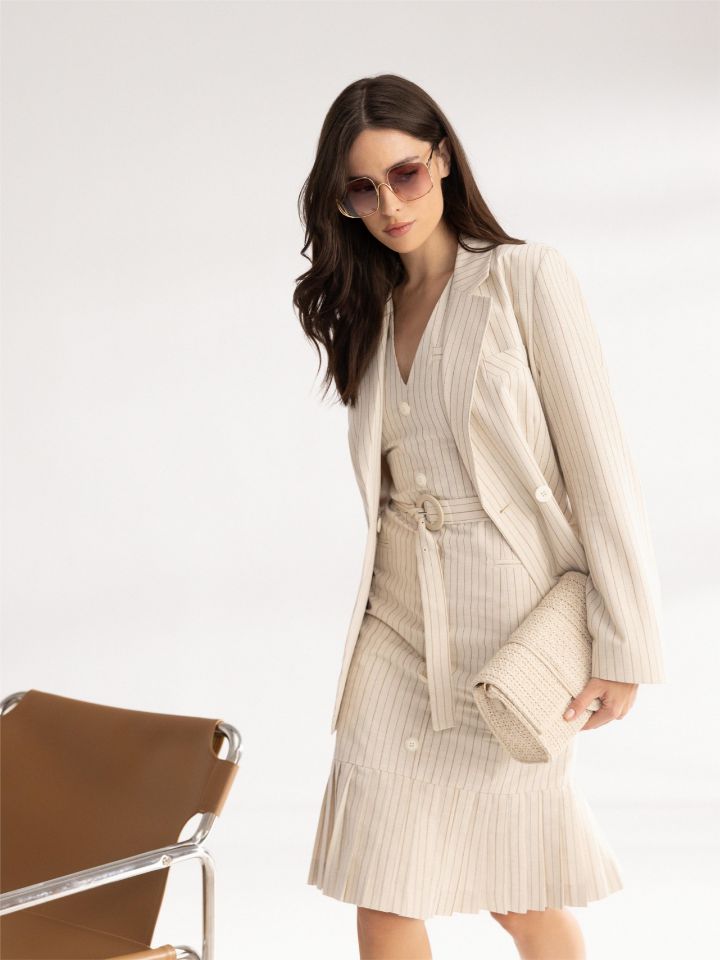 ג’קט פסים כפתור בצבע אופוויט