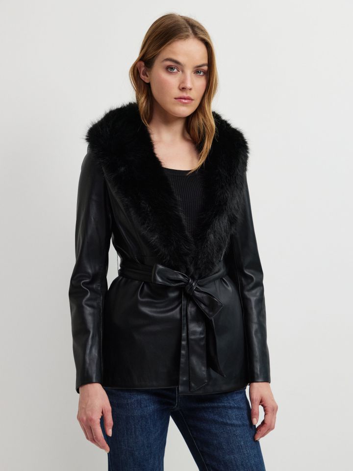 מעיל דמוי עור עם פרווה בצבע שחור