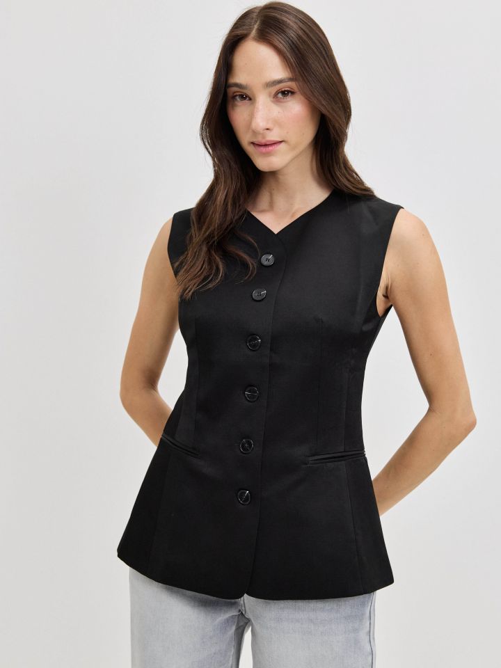 וסט כפתורים ROMI בצבע שחור